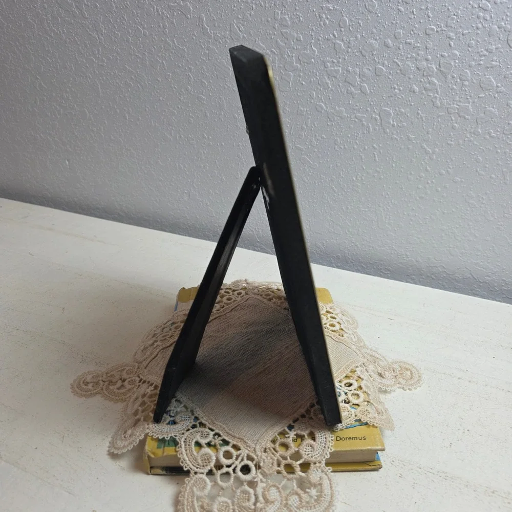 Vintage 80s Gold Ornate Embossed Metal Picture Frame Tabletop Easel Back‎